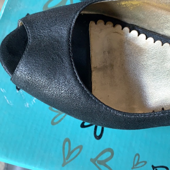 Black Sueded Metallic Heals - Picture 4 of 5